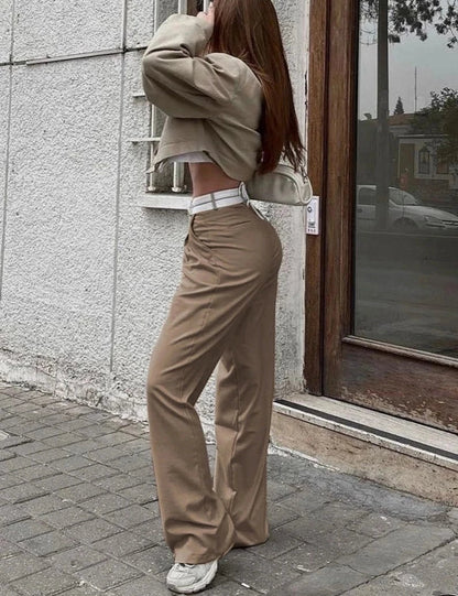 Effortlessly Elegant Pants with a Timeless Design