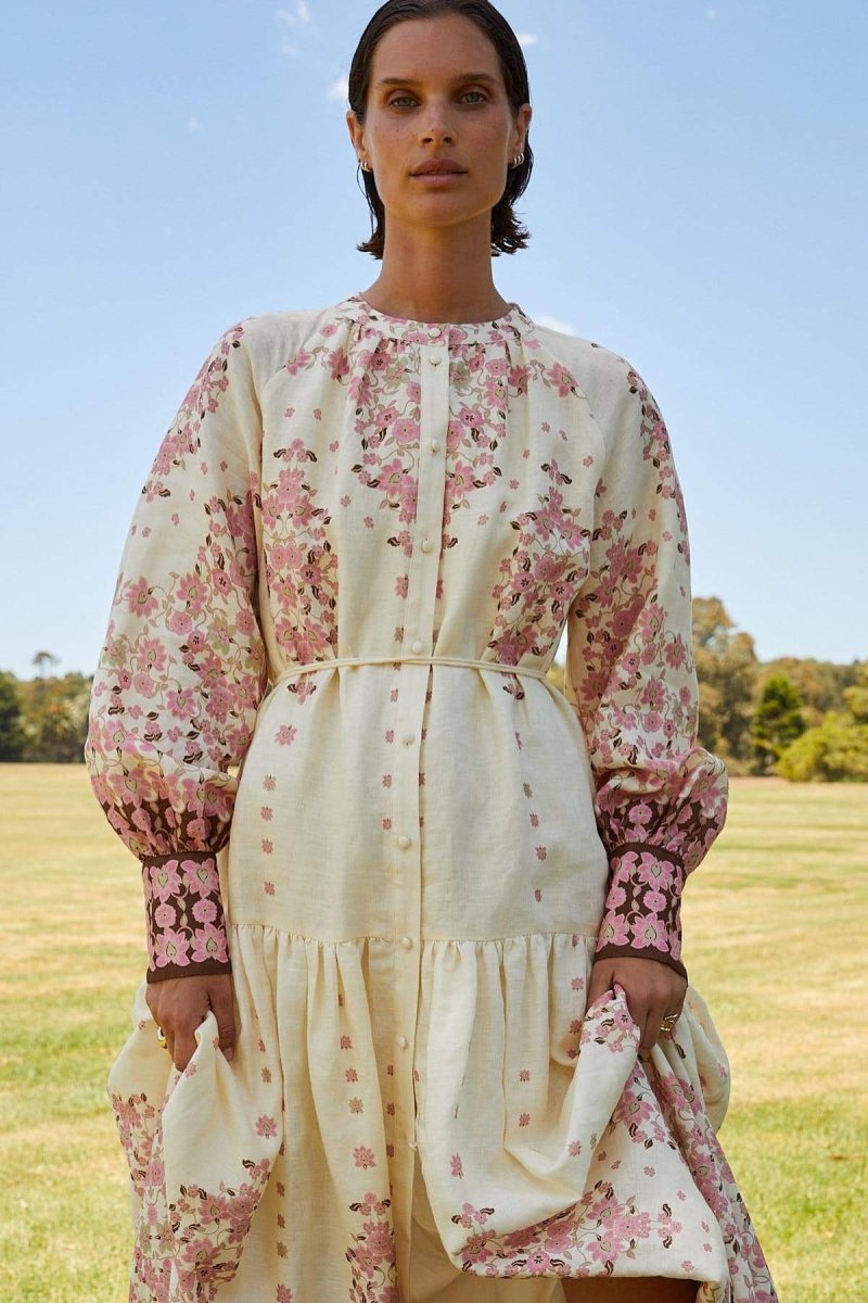 Effortlessly Elegant Dress with a Timeless Design