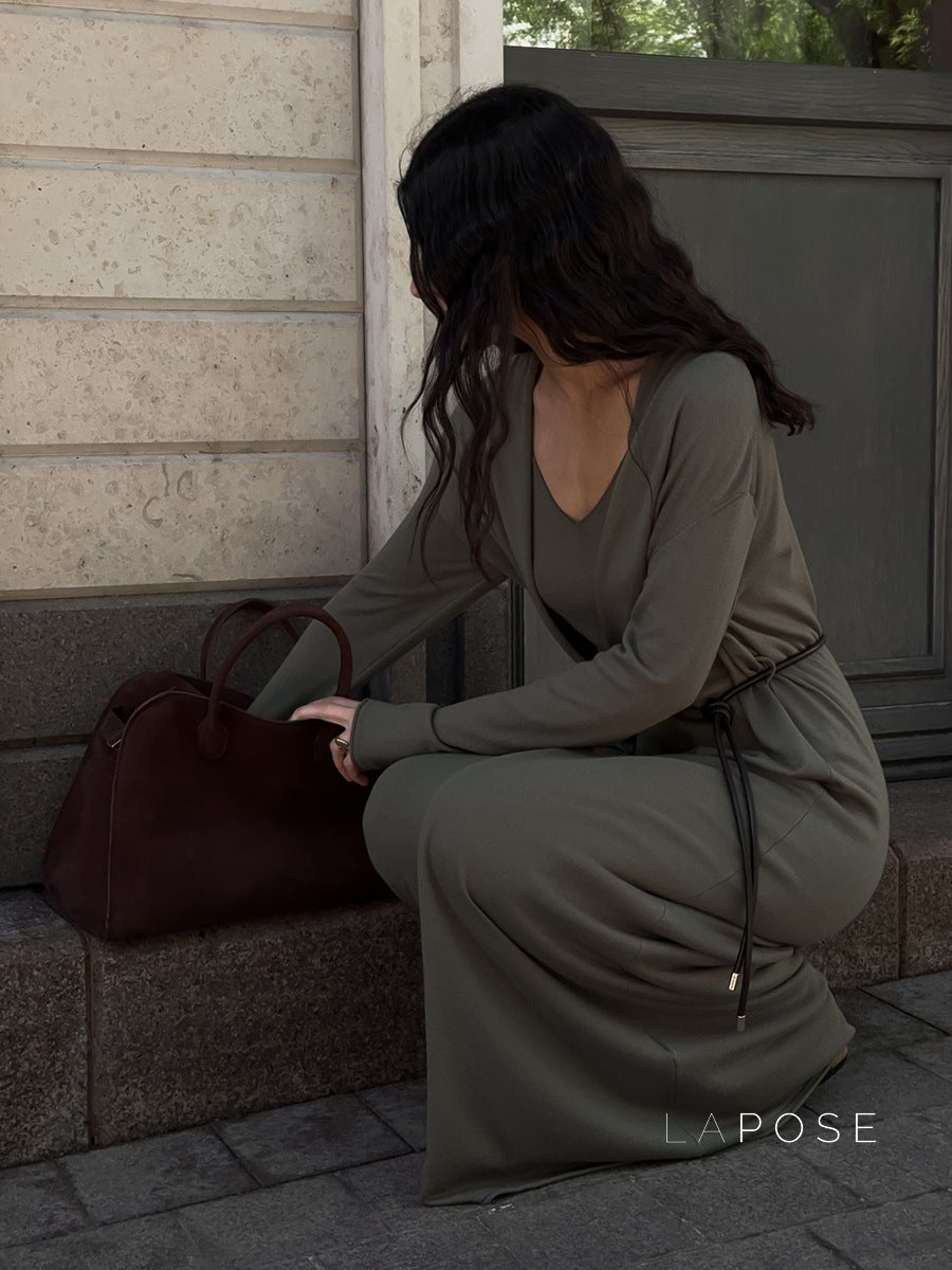 Effortlessly Elegant Dress with a Timeless Design