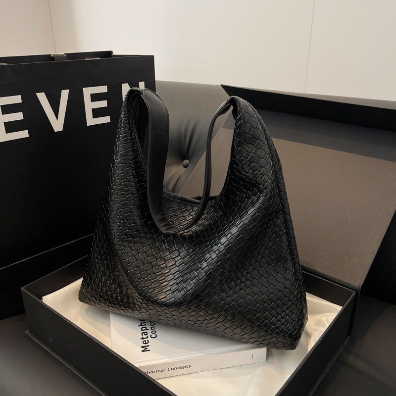 Polished Bag with an Effortless Classic Look