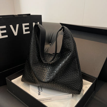 Polished Bag with an Effortless Classic Look