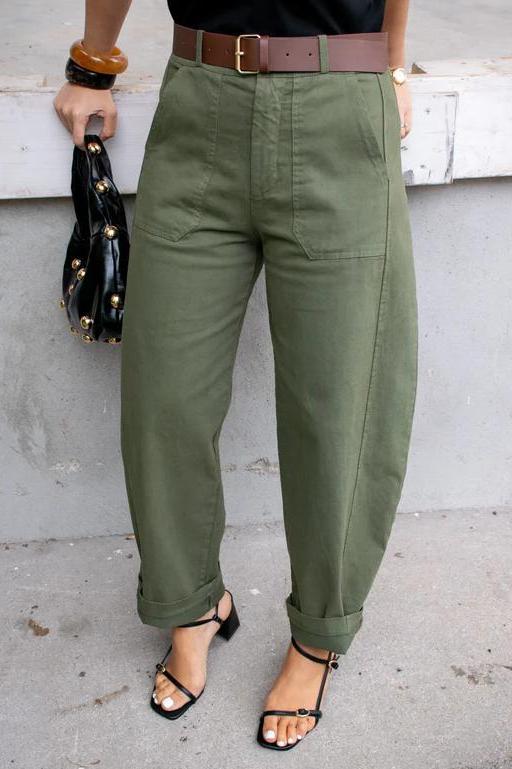 Well Tailored Pants with a Graceful Silhouette