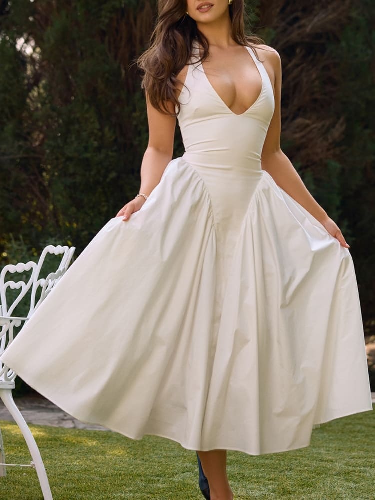Beautifully Finished Dress in a Timeless Design