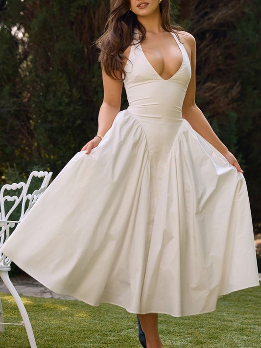 Beautifully Finished Dress in a Timeless Design