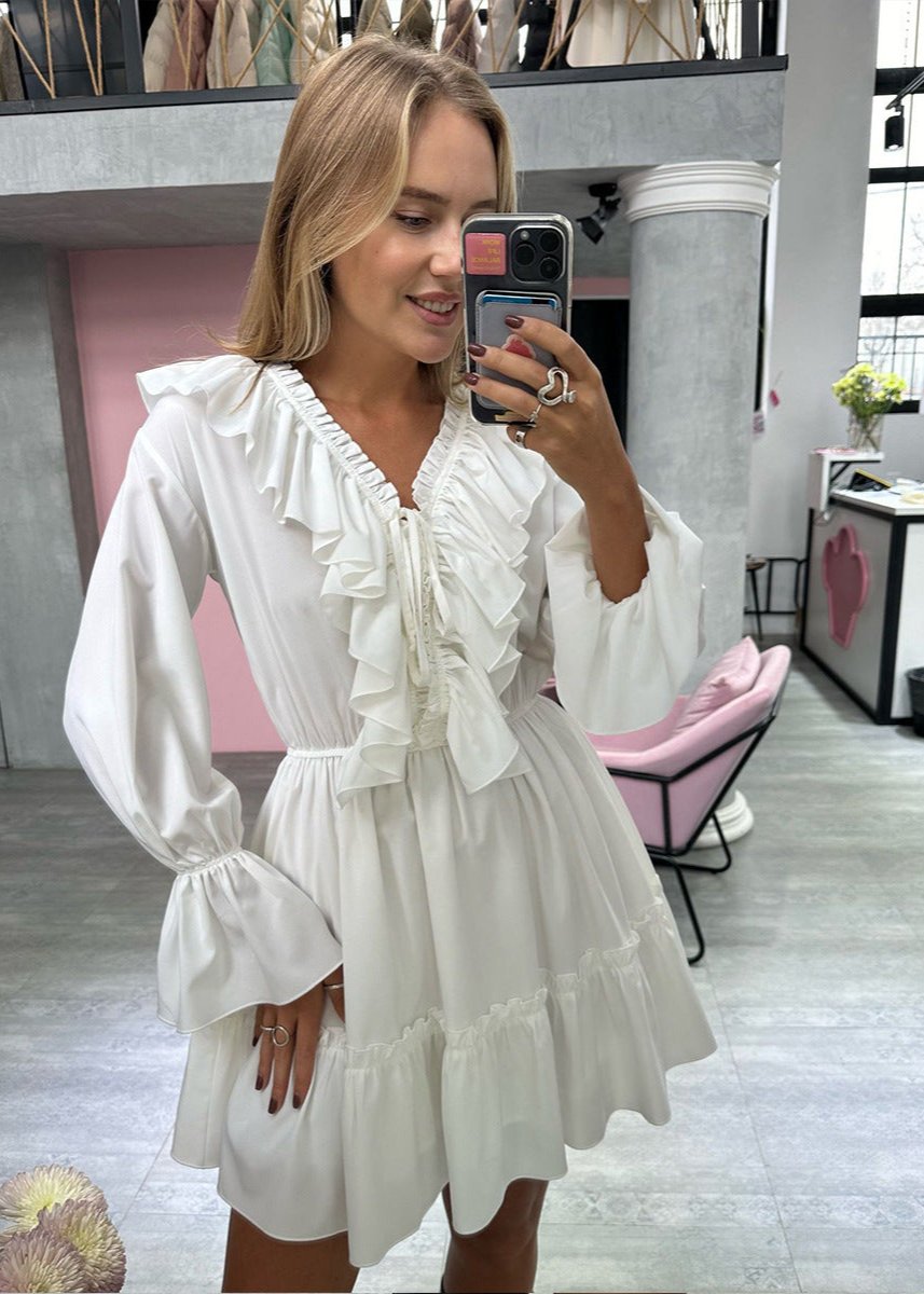 Beautifully Crafted Dress in a Classic Style