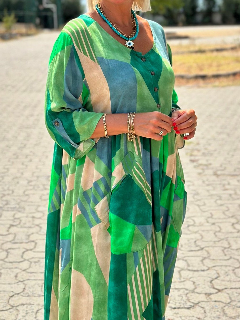Classic Vintage Dress with a Flattering Fit