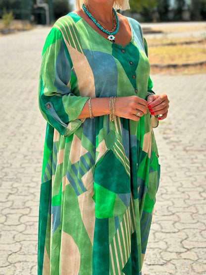 Classic Vintage Dress with a Flattering Fit