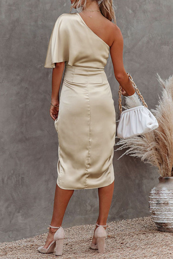 Effortlessly Elegant Dress with a Timeless Design