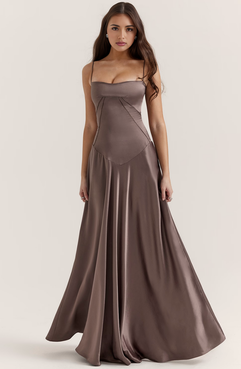 Effortlessly Elegant Dress with a Timeless Design
