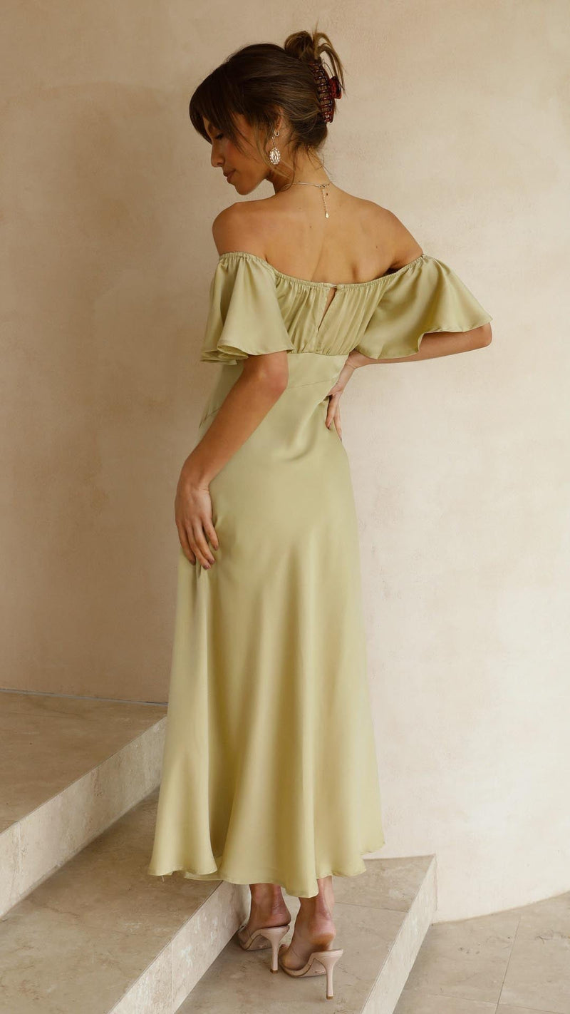 Beautifully Crafted Dress in a Classic Style