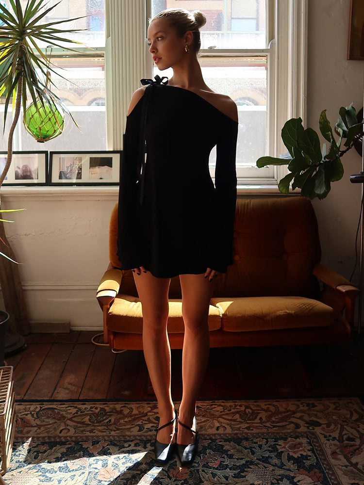 Effortlessly Elegant Dress with a Timeless Design