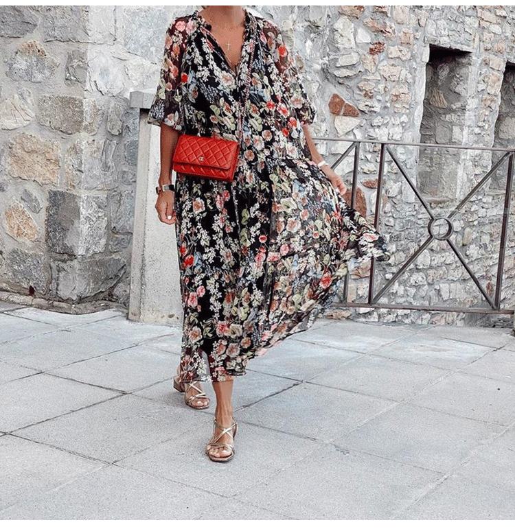 Classic Vintage Dress with a Flattering Fit