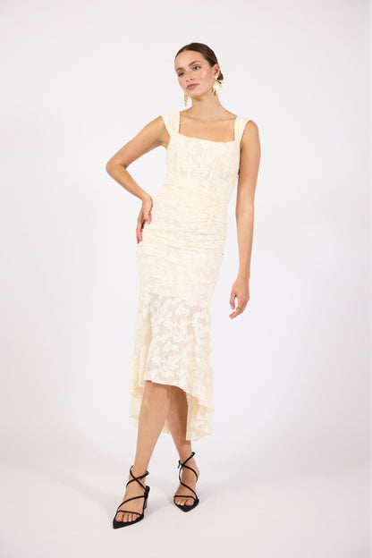 Well Tailored Dress with a Graceful Silhouette