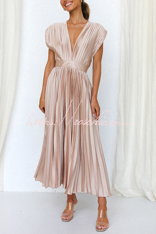 Sophisticated Dress with a Clean Classic Look