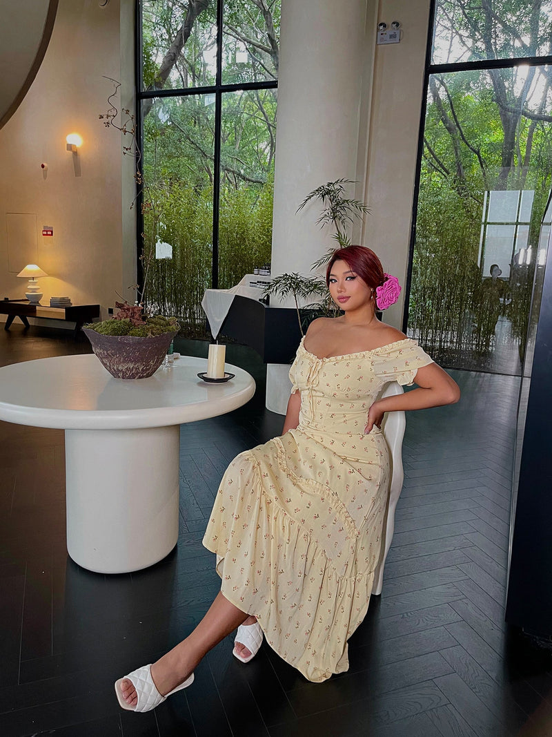 Beautifully Finished Dress in a Timeless Design