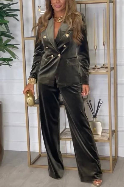 Classic Vintage Pants with a Flattering Fit