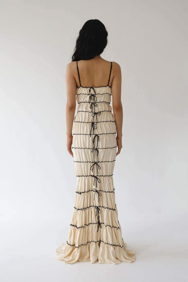 Well Tailored Dress with a Graceful Silhouette