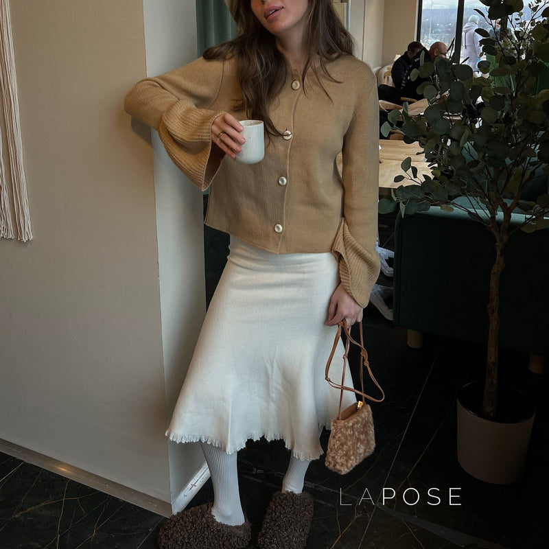 Effortlessly Elegant Cardigan with a Timeless Design