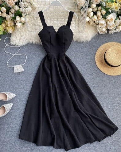 Classic Vintage Dress with a Flattering Fit
