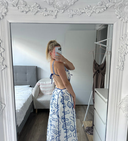 Beautifully Finished Dress in a Timeless Design