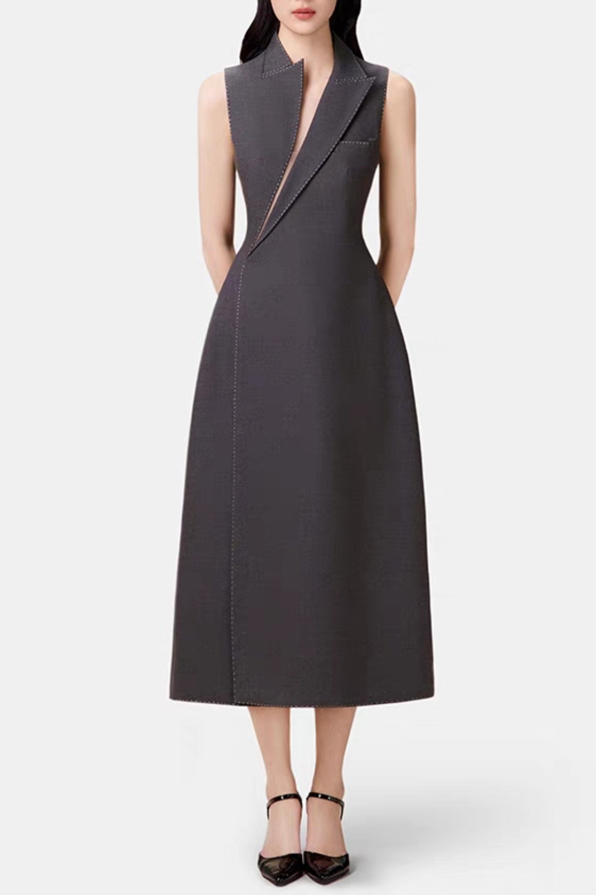 Beautifully Finished Dress in a Timeless Design