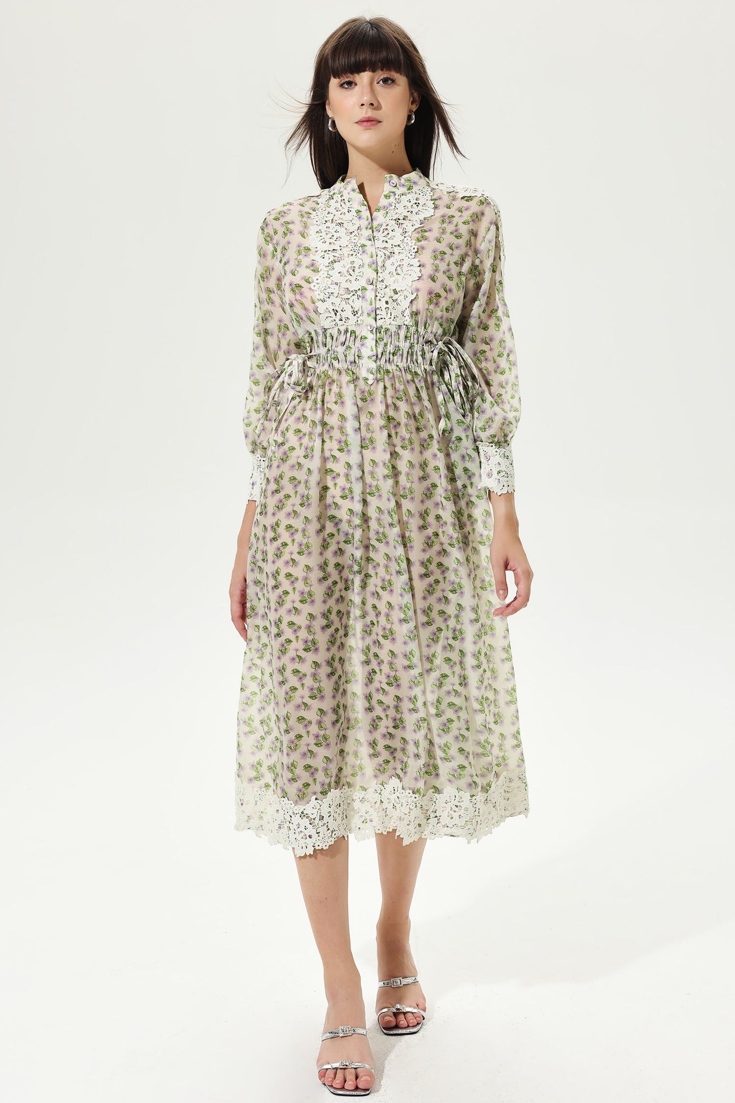 Well Tailored Dress with a Graceful Silhouette