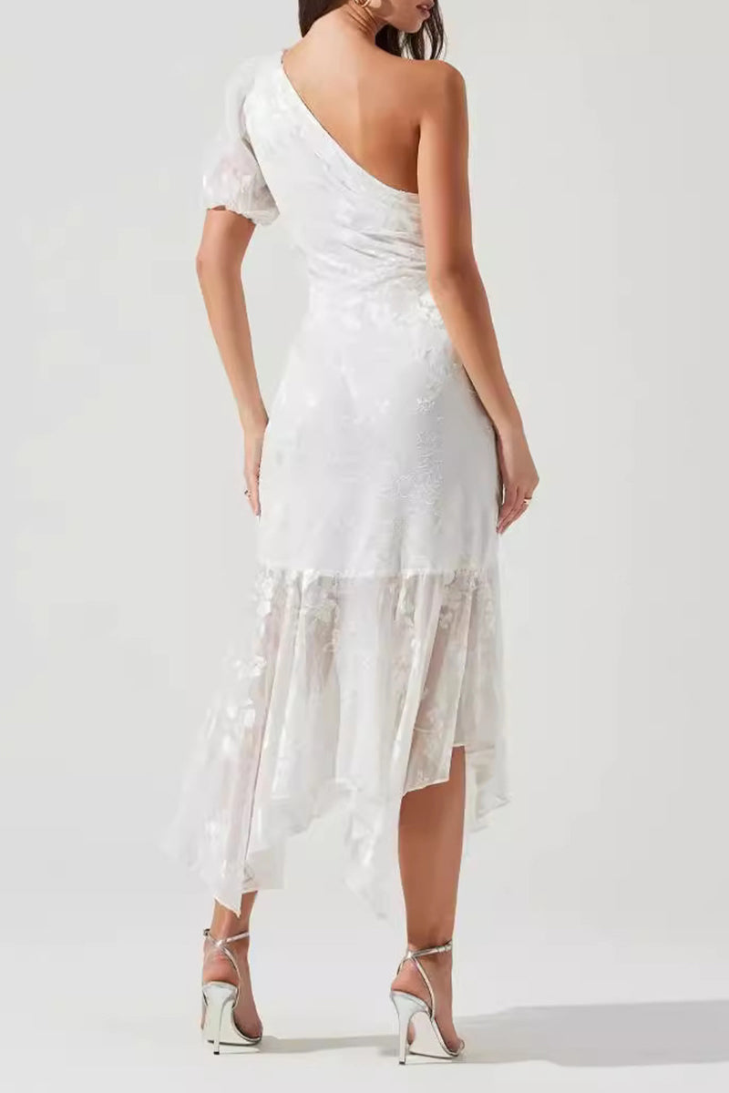 Well Tailored Dress with a Graceful Silhouette