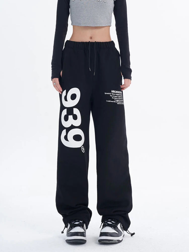 Elegantly Styled Trousers for Everyday Wear