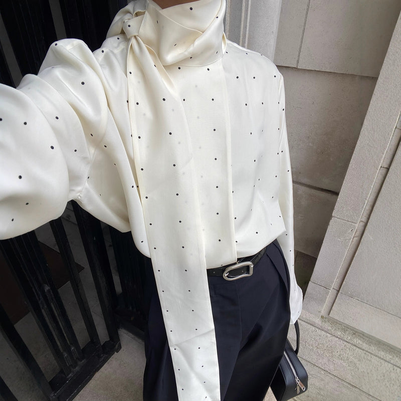 Well Tailored Top with a Graceful Silhouette