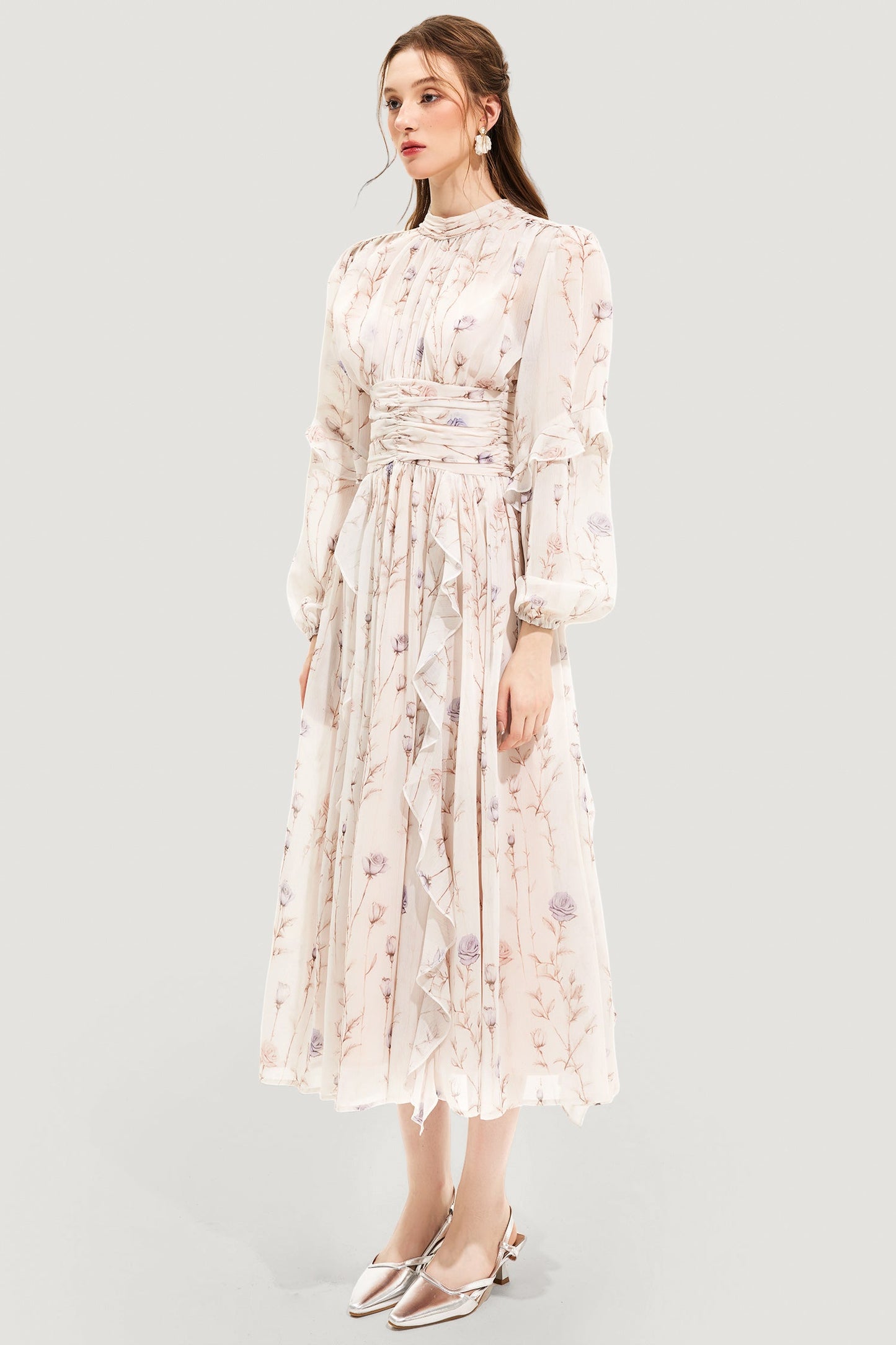Beautifully Finished Dress in a Timeless Design