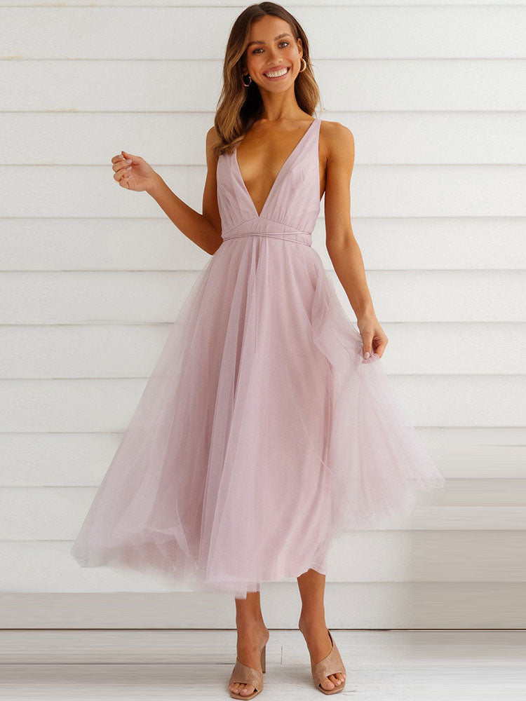 Beautifully Finished Dress in a Timeless Design