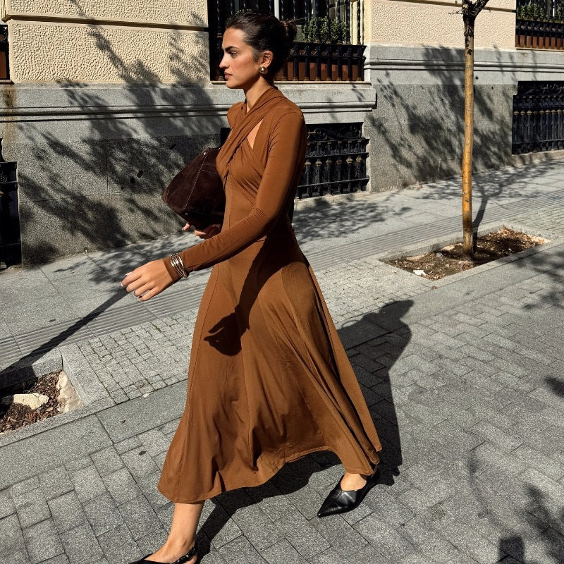 Well Tailored Dress with a Graceful Silhouette