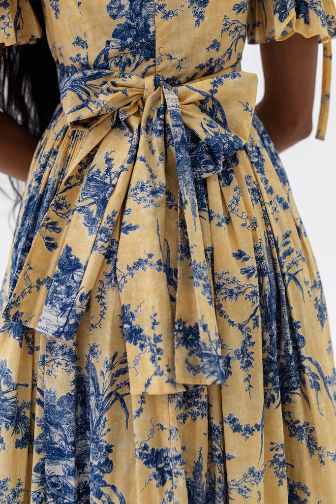 Classic Vintage Dress with a Flattering Fit
