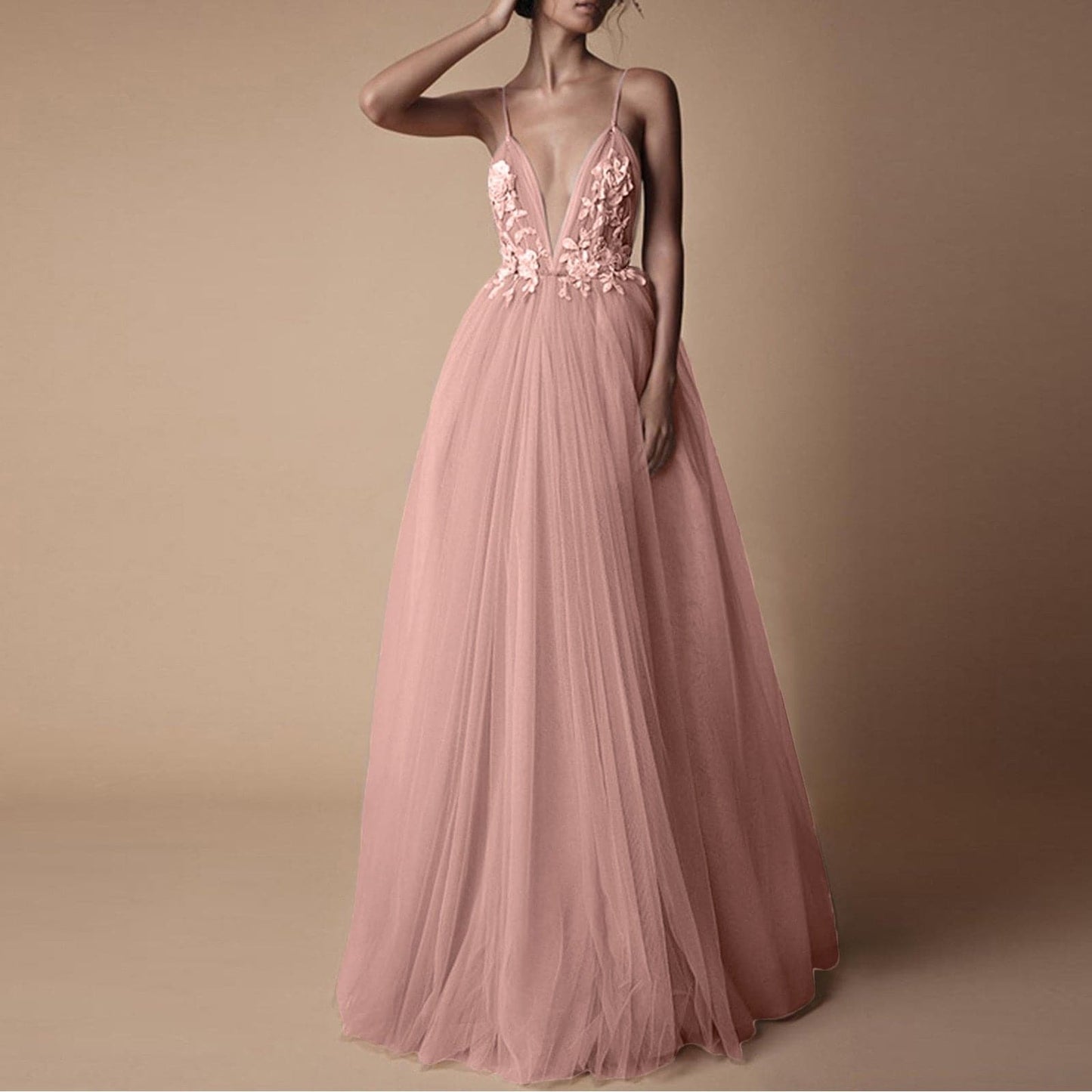 Effortlessly Elegant Dress with a Timeless Design