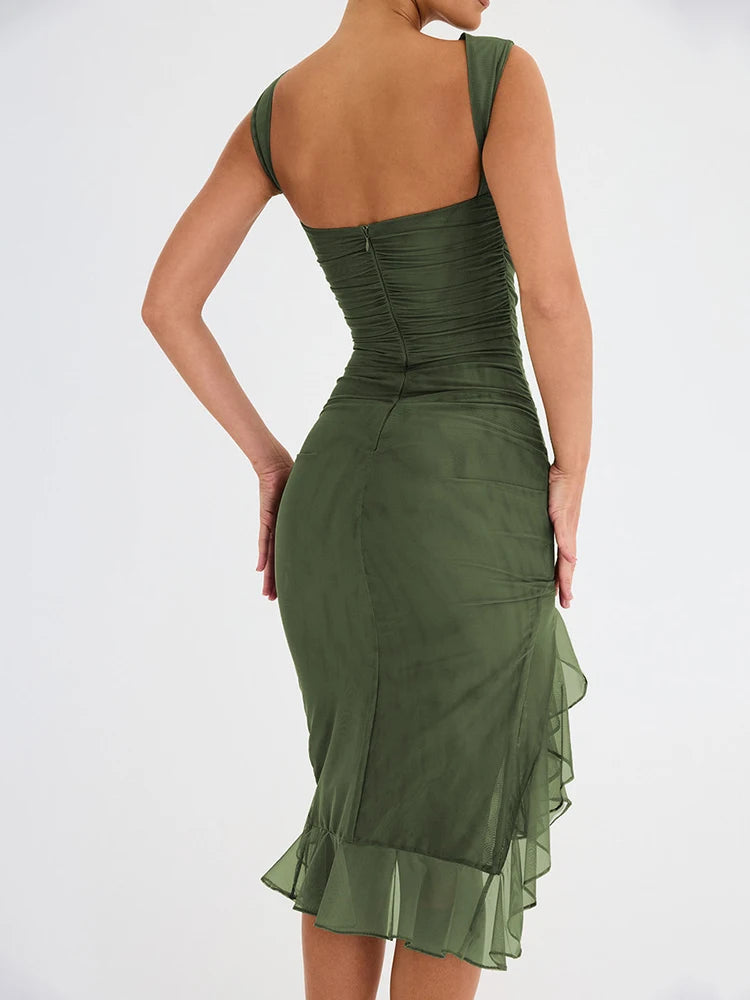 Well Tailored Dress with a Graceful Silhouette
