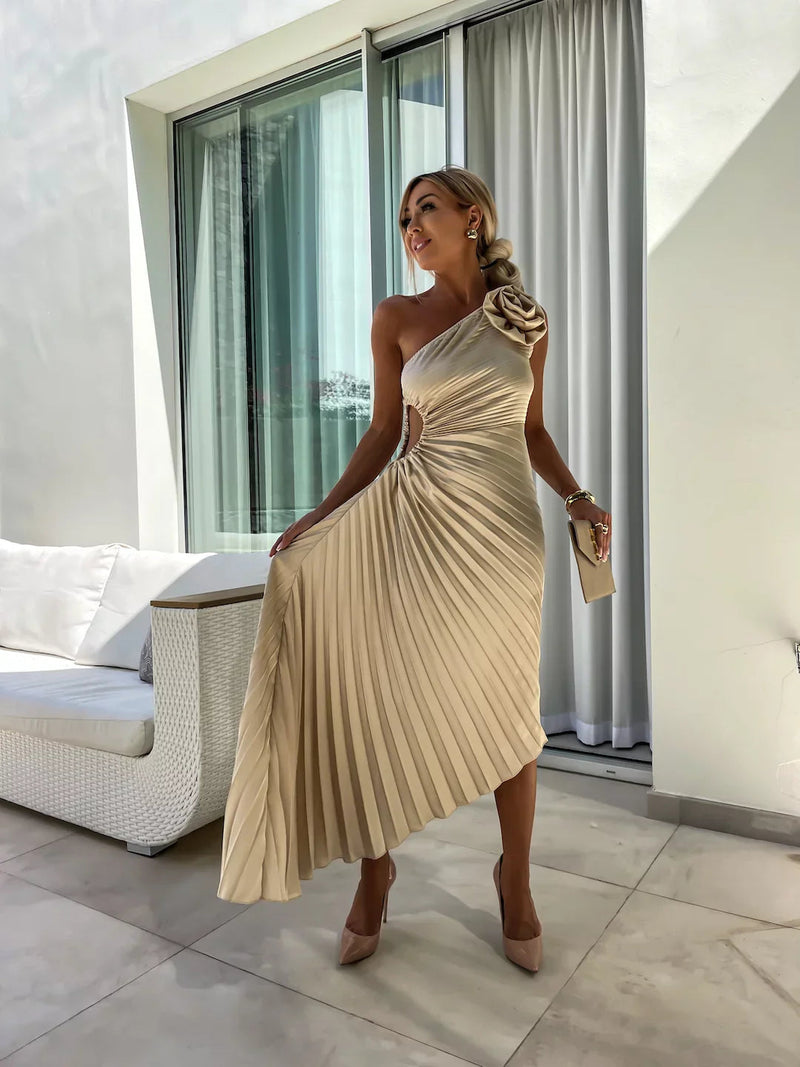 Classic Vintage Dress with a Flattering Fit