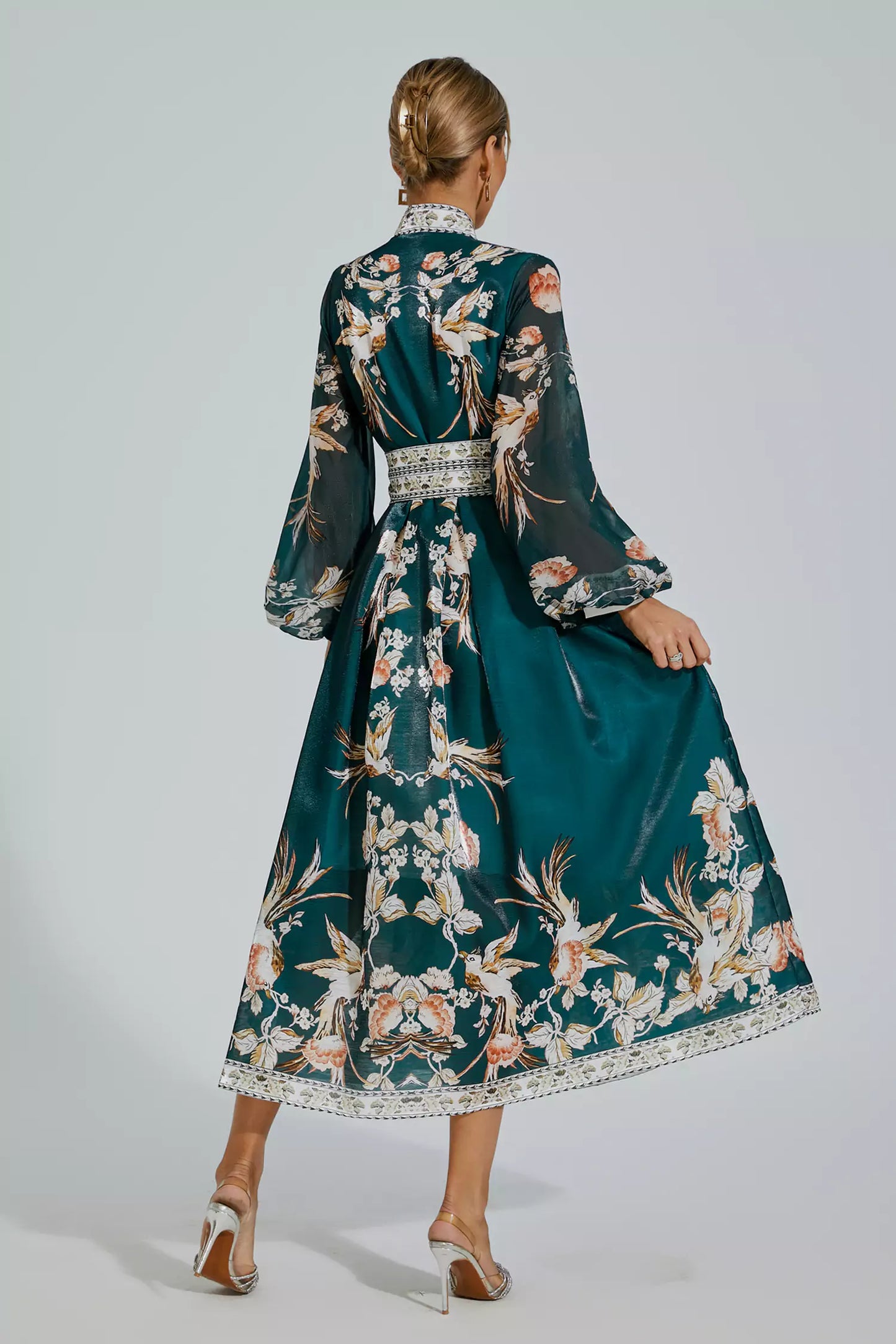 Beautifully Finished Dress in a Timeless Design