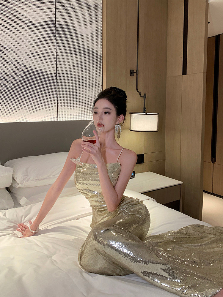 Beautifully Finished Dress in a Timeless Design