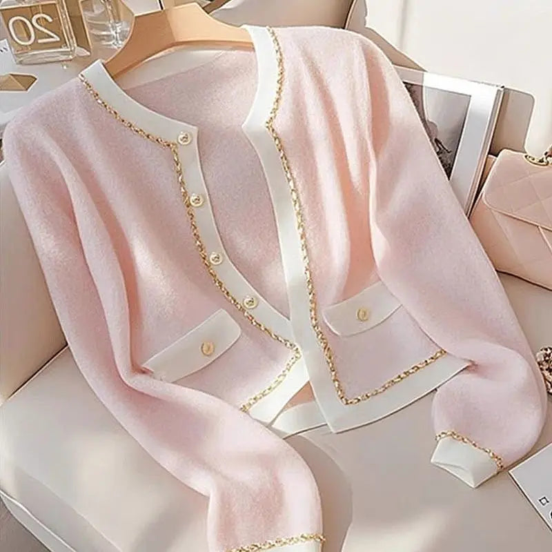 Well Tailored Cardigan with a Graceful Silhouette