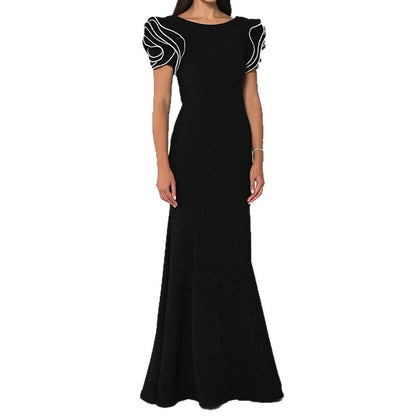 Beautifully Finished Dress in a Timeless Design