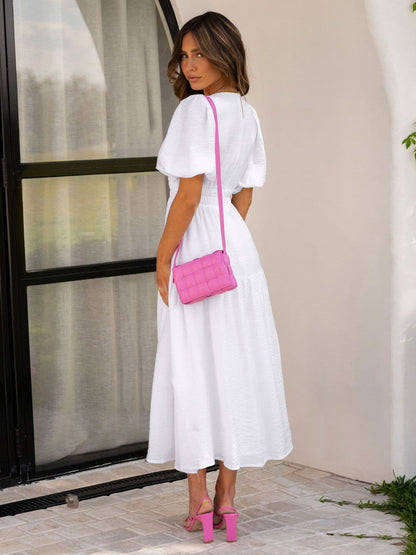Effortlessly Elegant Dress with a Timeless Design