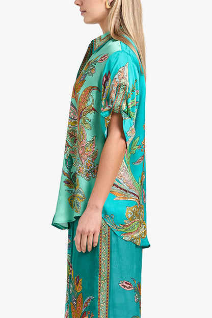 Well Tailored Shirt with a Graceful Silhouette