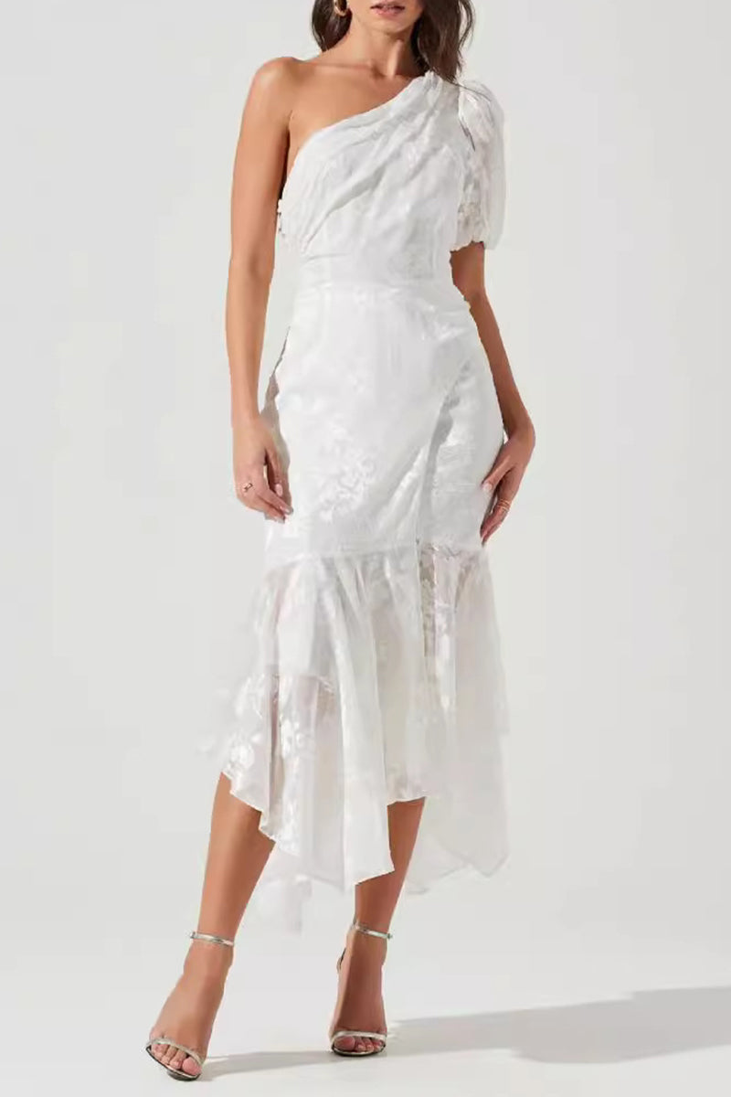 Well Tailored Dress with a Graceful Silhouette