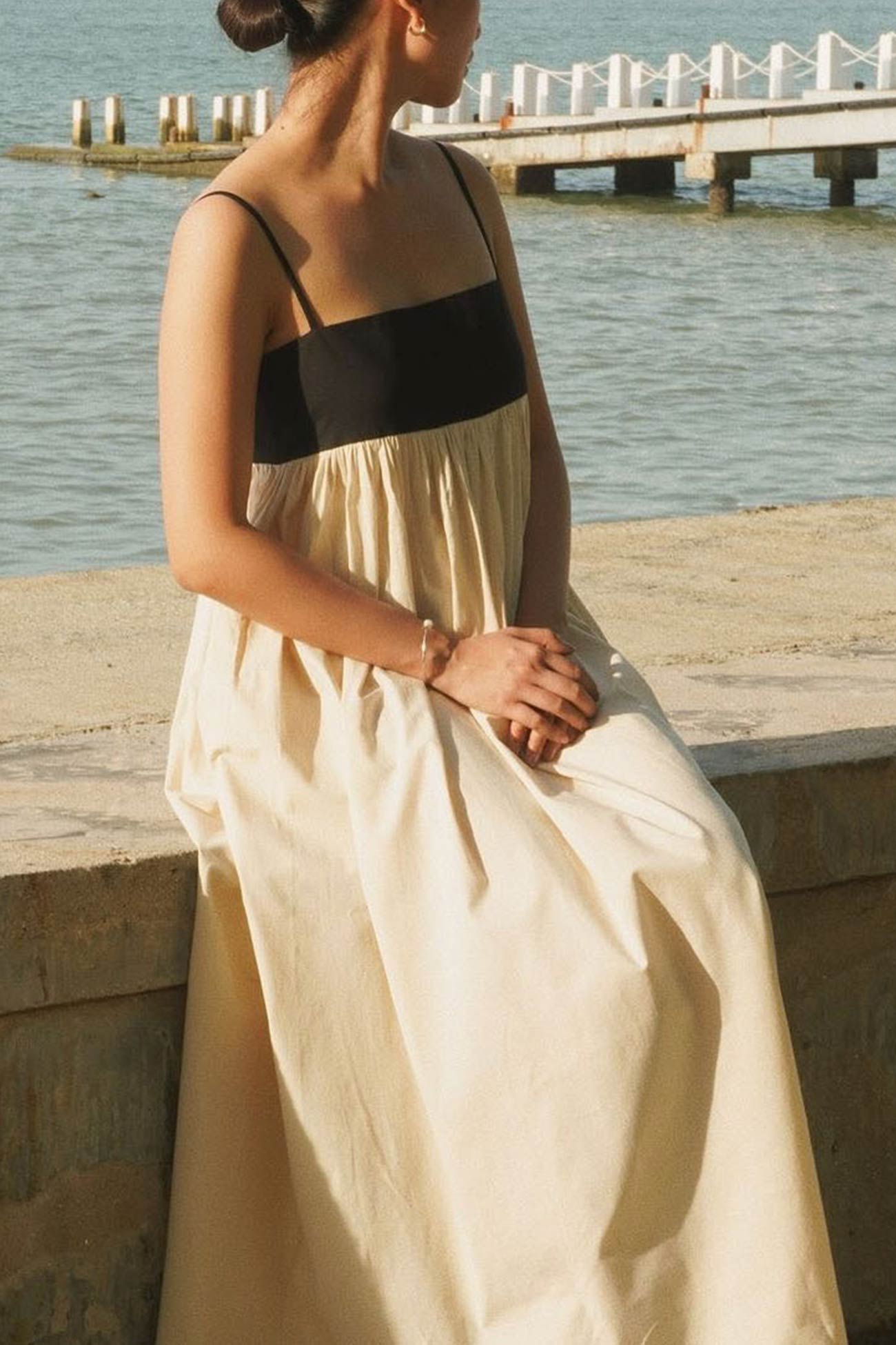 Effortlessly Elegant Dress with a Timeless Design