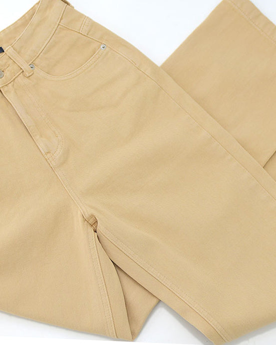 Effortlessly Elegant Pants with a Timeless Design