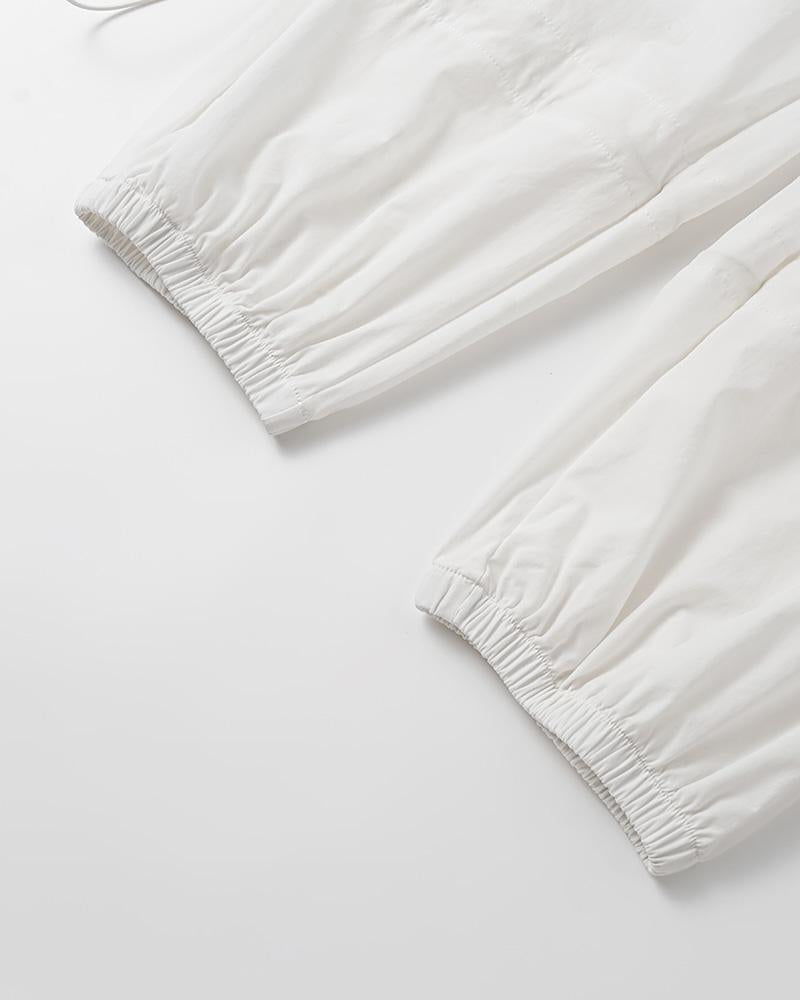 Effortlessly Elegant Pants with a Timeless Design