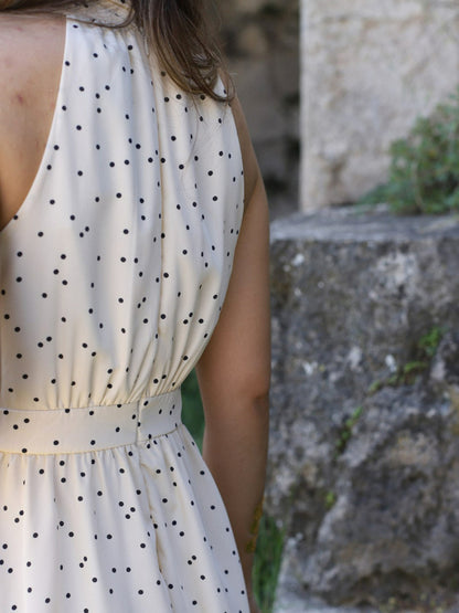 Sophisticated Dress with a Clean Classic Look