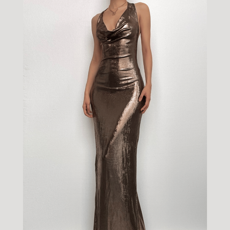 Beautifully Finished Dress in a Timeless Design