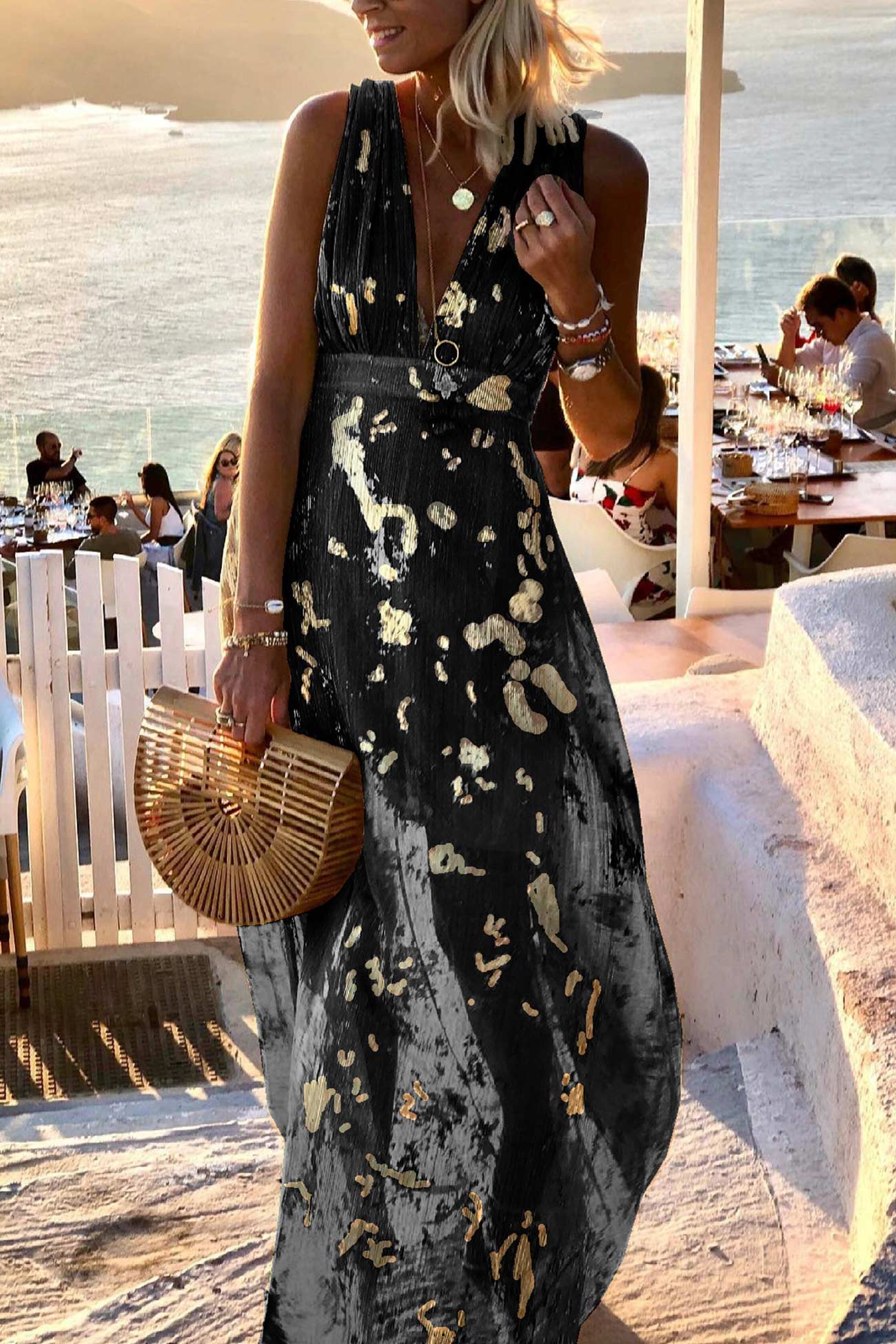 Effortlessly Elegant Dress with a Timeless Design