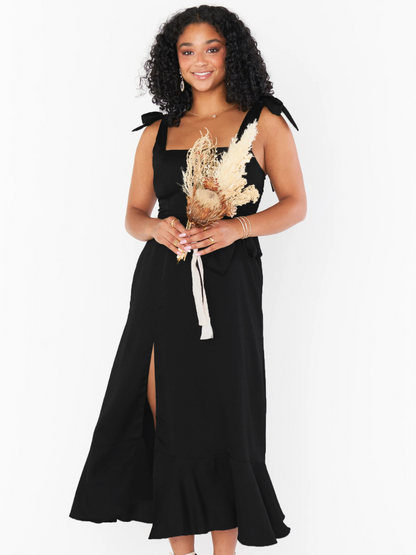 Gracefully Styled Dress for Any Occasion